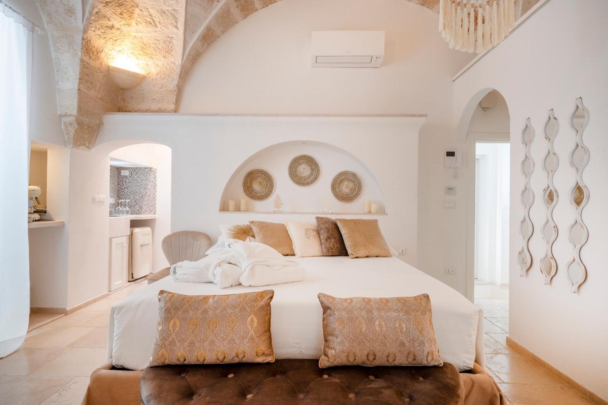 Apulia Charming Suites - Casa Rossa Suite Perla E Suite Corallo Савеллетри Экстерьер фото