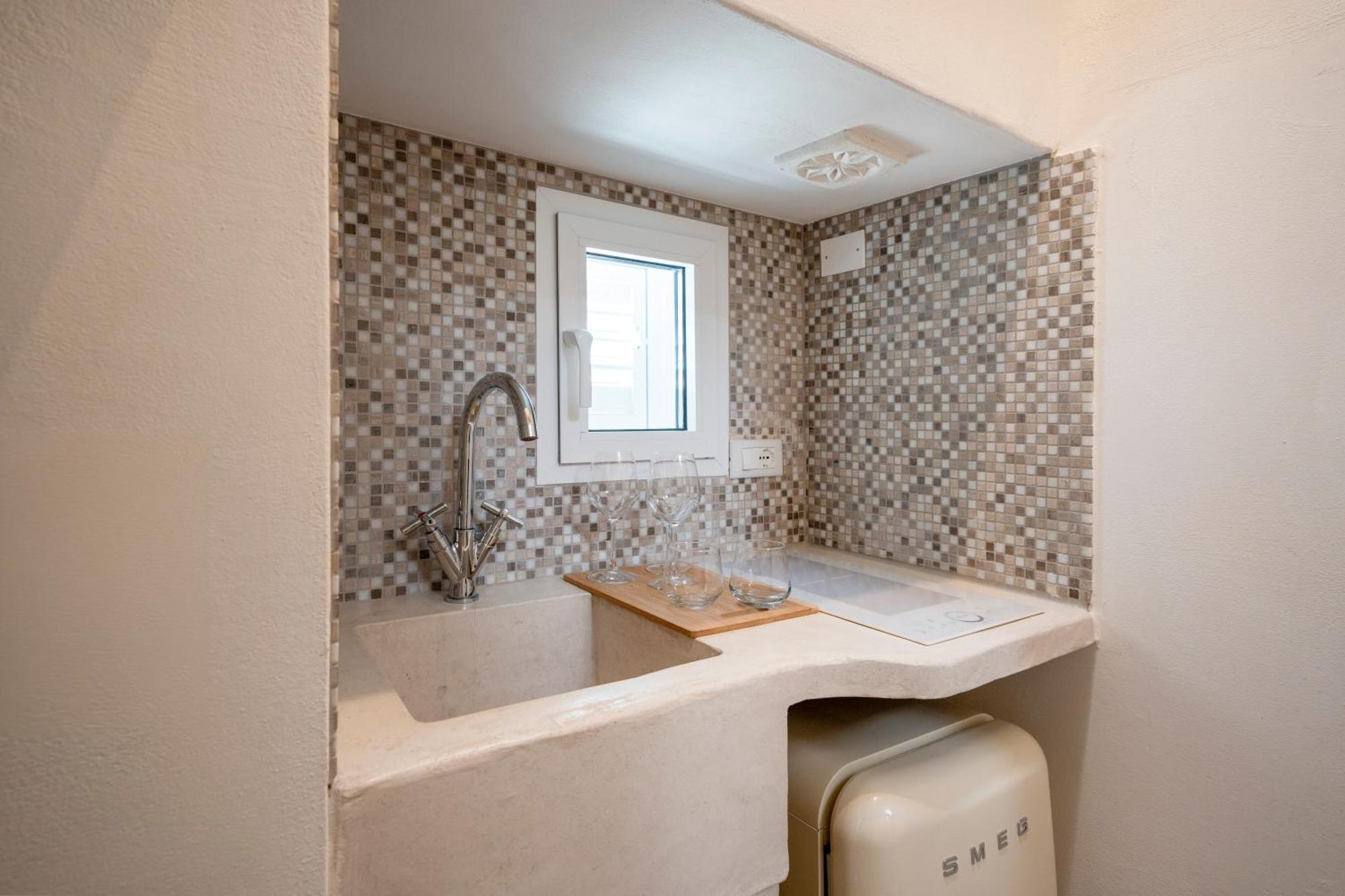 Apulia Charming Suites - Casa Rossa Suite Perla E Suite Corallo Савеллетри Экстерьер фото